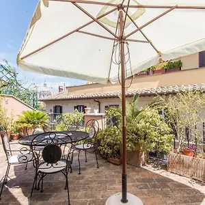 https://apartment-condotti-rome.it-romehotels.com